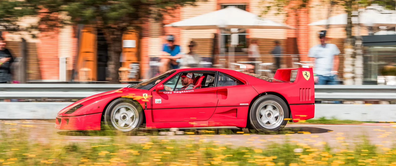 Ferrari-F40-Rollout