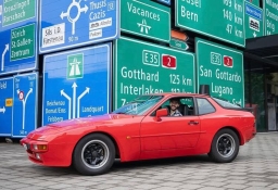 Manuel im Porsche 944