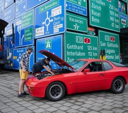 Porscheübergabe an Manuel Furrer